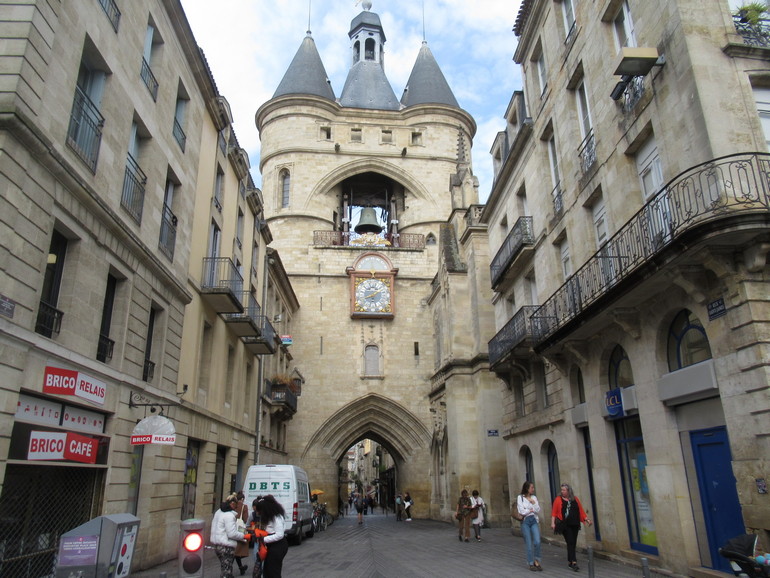 Alweer een fraaie stadspoort in Bordeaux